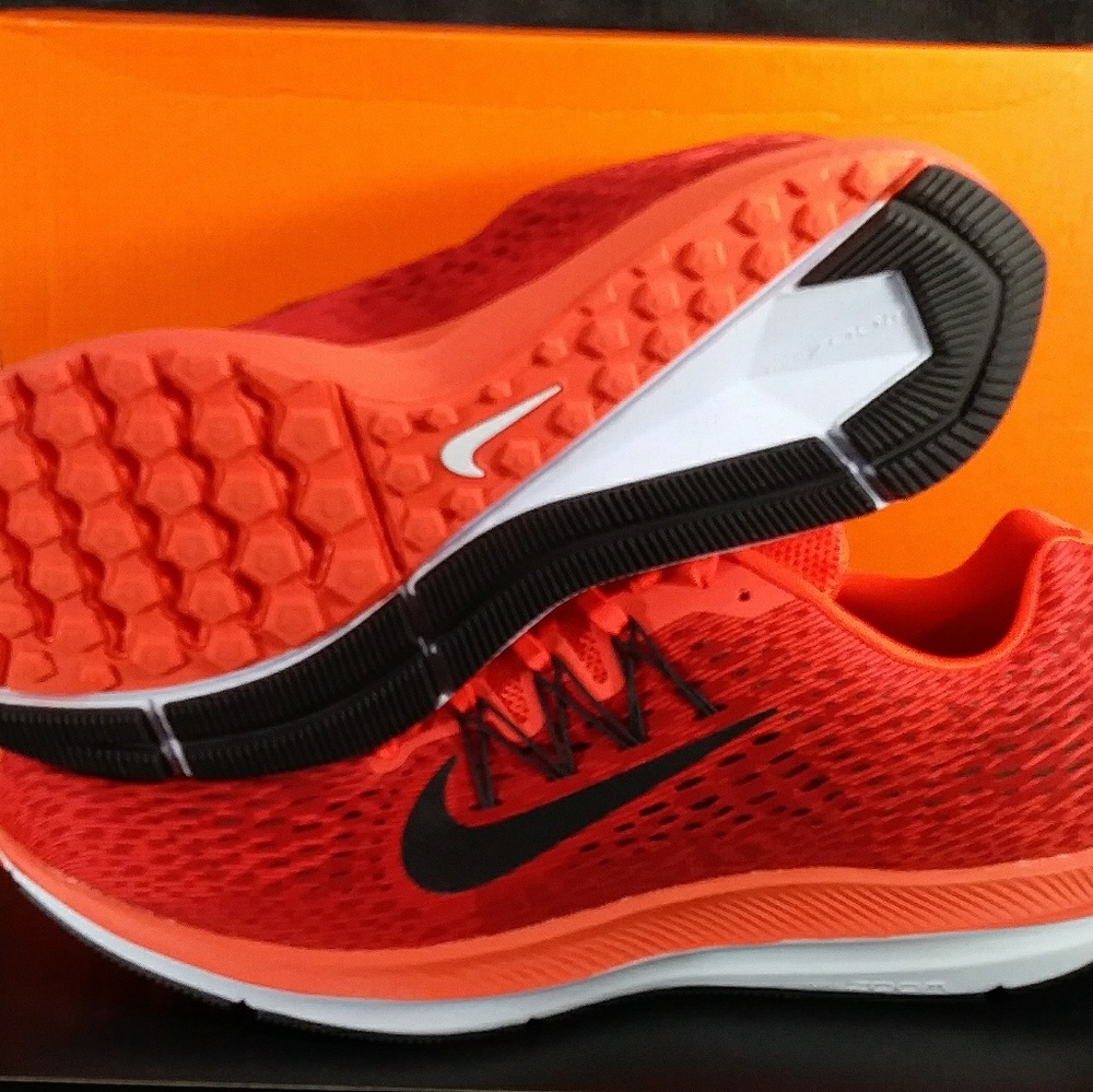 NEW! Nike Zoom Winflo 5 Bright Crimson - Picture 3 of 5
